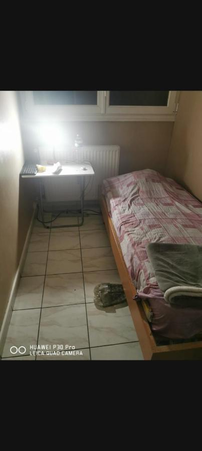 Room Near Paris Saint-Denis  Buitenkant foto